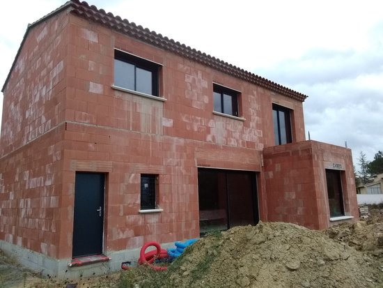 ELEVATION EN BRIQUE